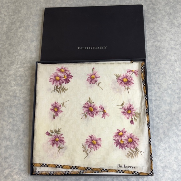 Burberry - Picture 3 of 12